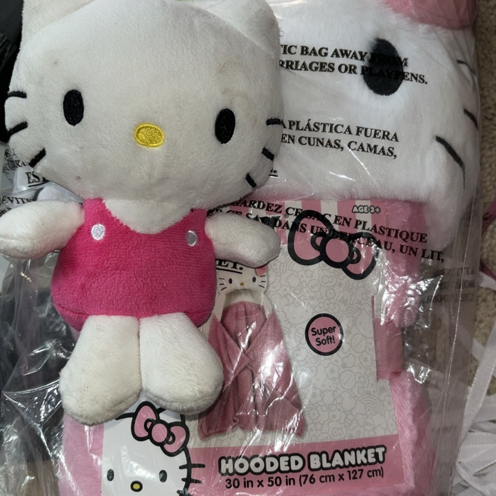 Hello Kitty Kids' Hooded Blanket and Doll Set New - Picture 8 of 8